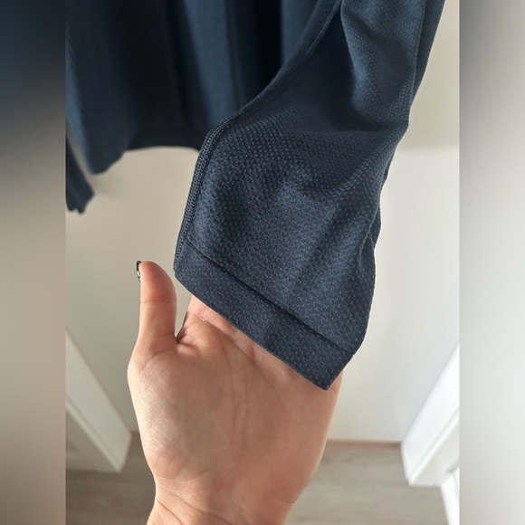 Lululemon Metal Vent Tech Long
Sleeve - Picture 3 of 6